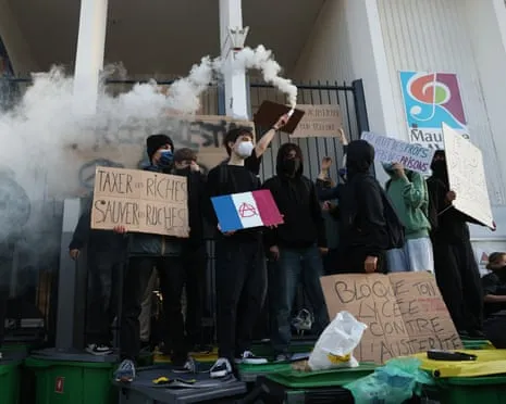 Recently Appointed French PM Under Intense Pressure as Countrywide Protests Paralyze Schools and Transport